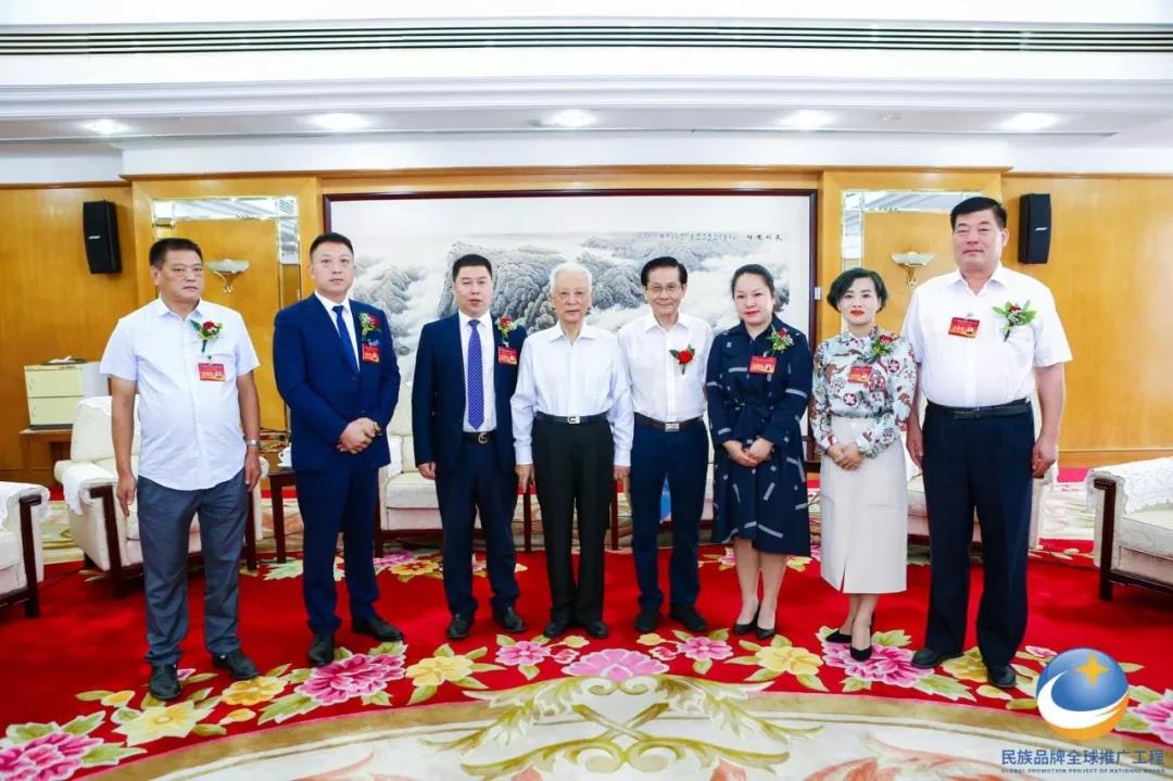 付霸云商唱響第二屆中國(guó)民族品牌全球推介大會(huì)